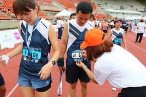 BIB: 242
                            <button type="button" onclick="openModal(4725708)" class="btn btn-primary btn-sm float-right btn-popup" data-toggle="modal" data-target=".modal-high-quality">
                        <i class="fas fa-shopping-cart"></i> Add to Cart
                    </button>
                                            <button type="button" onclick="isThisMe(4725708, true)" class="btn btn-success btn-sm float-right btn-popup btn-isme hidden" data-toggle="tooltip" data-placement="bottom" title="นี่คือรูปของคุณใช่ไหม คลิกที่นี่เพื่อเอาเข้าอัลบั้ม">
                        <i class="fas fa-plus"></i> Add to album
                    </button>
                    <button type="button" onclick="isThisMe(4725708, false)" class="btn btn-warning btn-sm float-right btn-popup btn-isnotme hidden">
                        <i class="fas fa-ban"></i> Remove from album
                    </button>